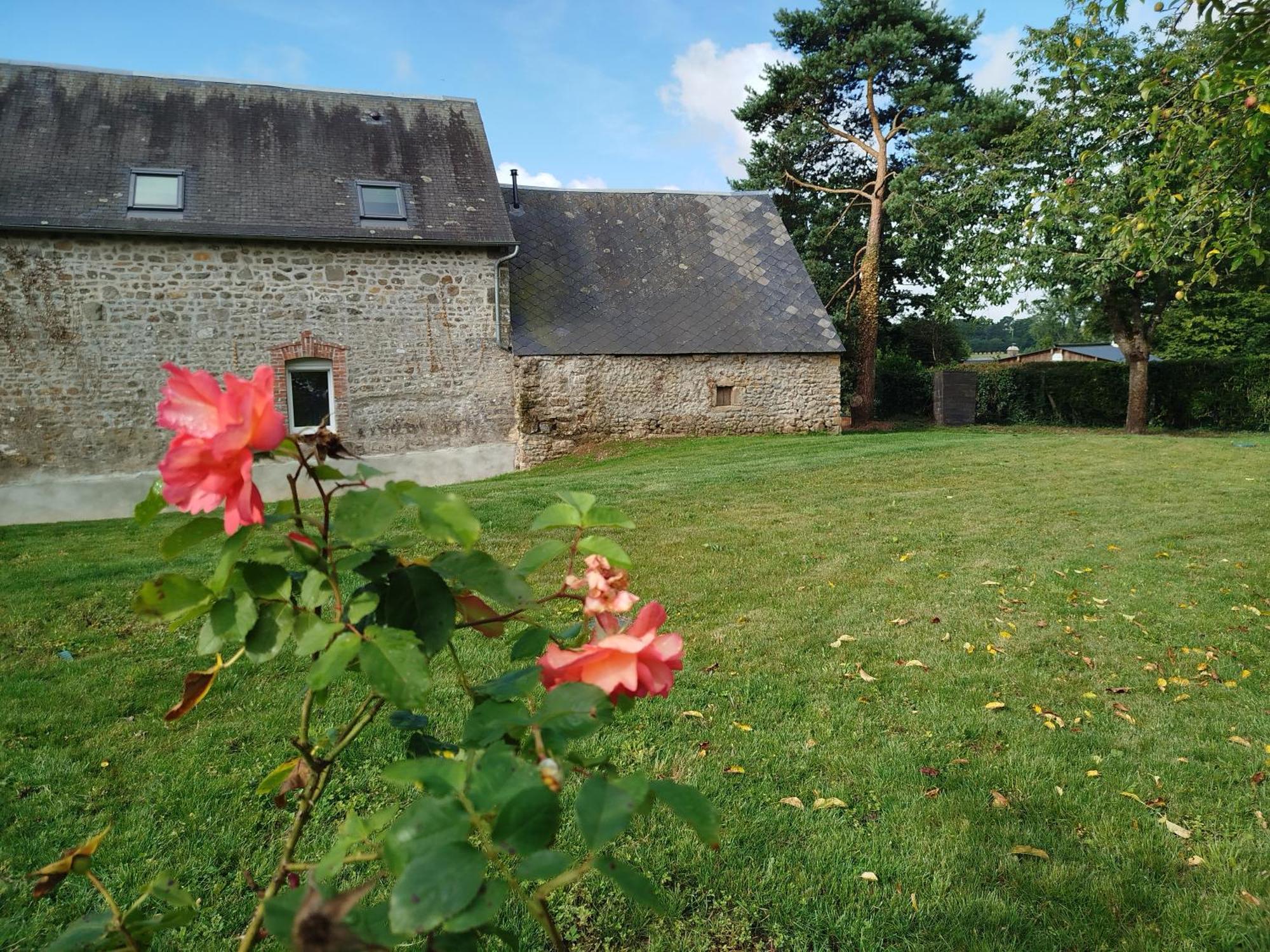 Le Gite De La Haie Portee Lignieres-Orgeres Exterior photo